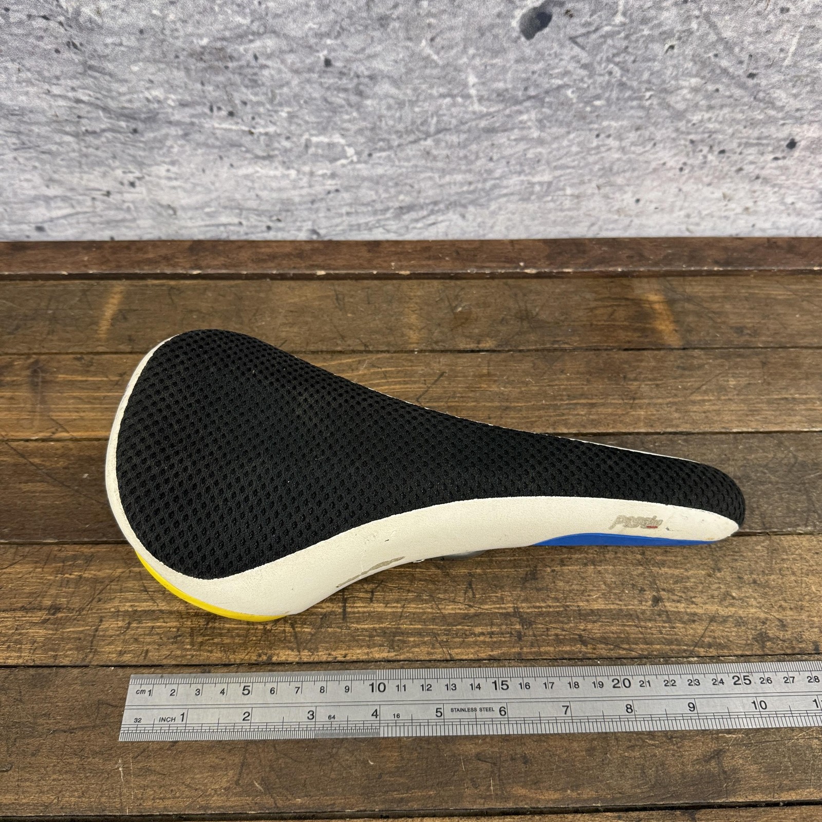 Fi’zi:k Pony Seat Titanium Saddle Blue Yellow White 142mm Italy MTB Freeride