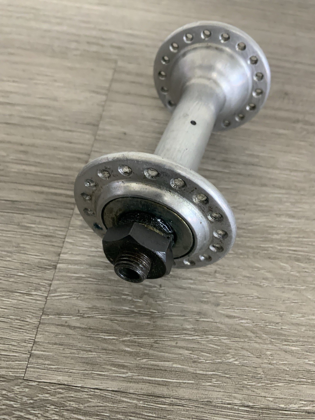 SHIMANO FRONT HUB 36 HOLE 100 MM SPACING