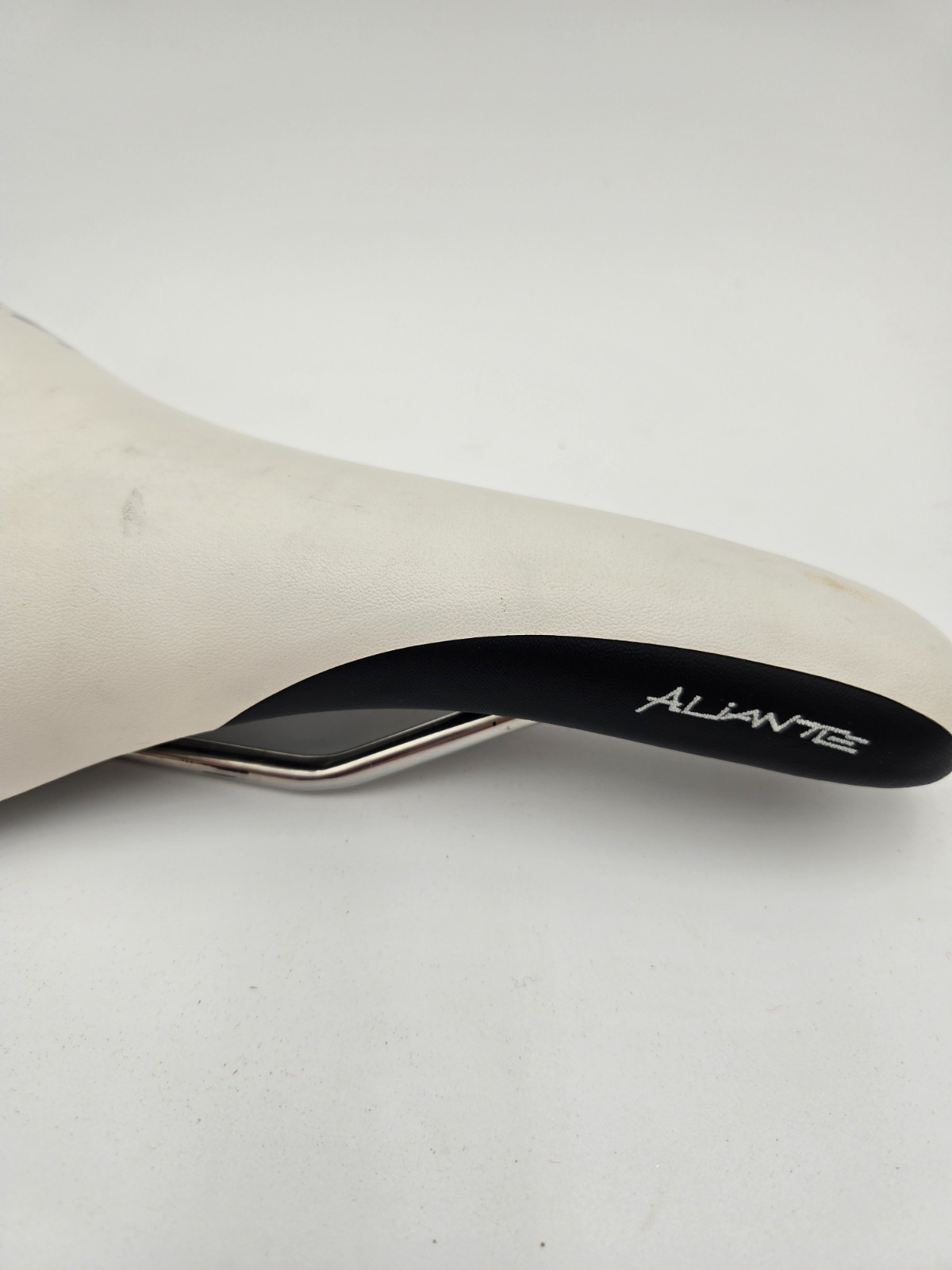 Classic FIZIK Fi’zi:k Aliante White Twin Flex Saddle Carbon Rails Bicycle Seat