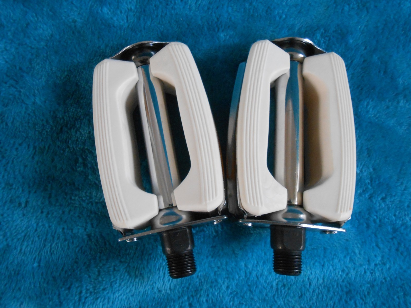 NEW BICYCLE 9/16» WHITE Chrome PEDALS FOR 3 PC. CRANK BIKES: BMX, MTB, Ebike