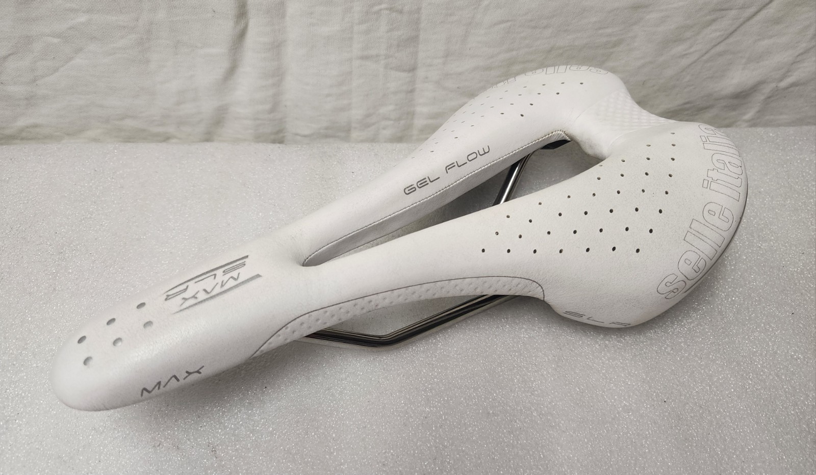 Selle Italia Max SLR Gel Superflow 145mm L3 Ti 316 Saddle White – VGC