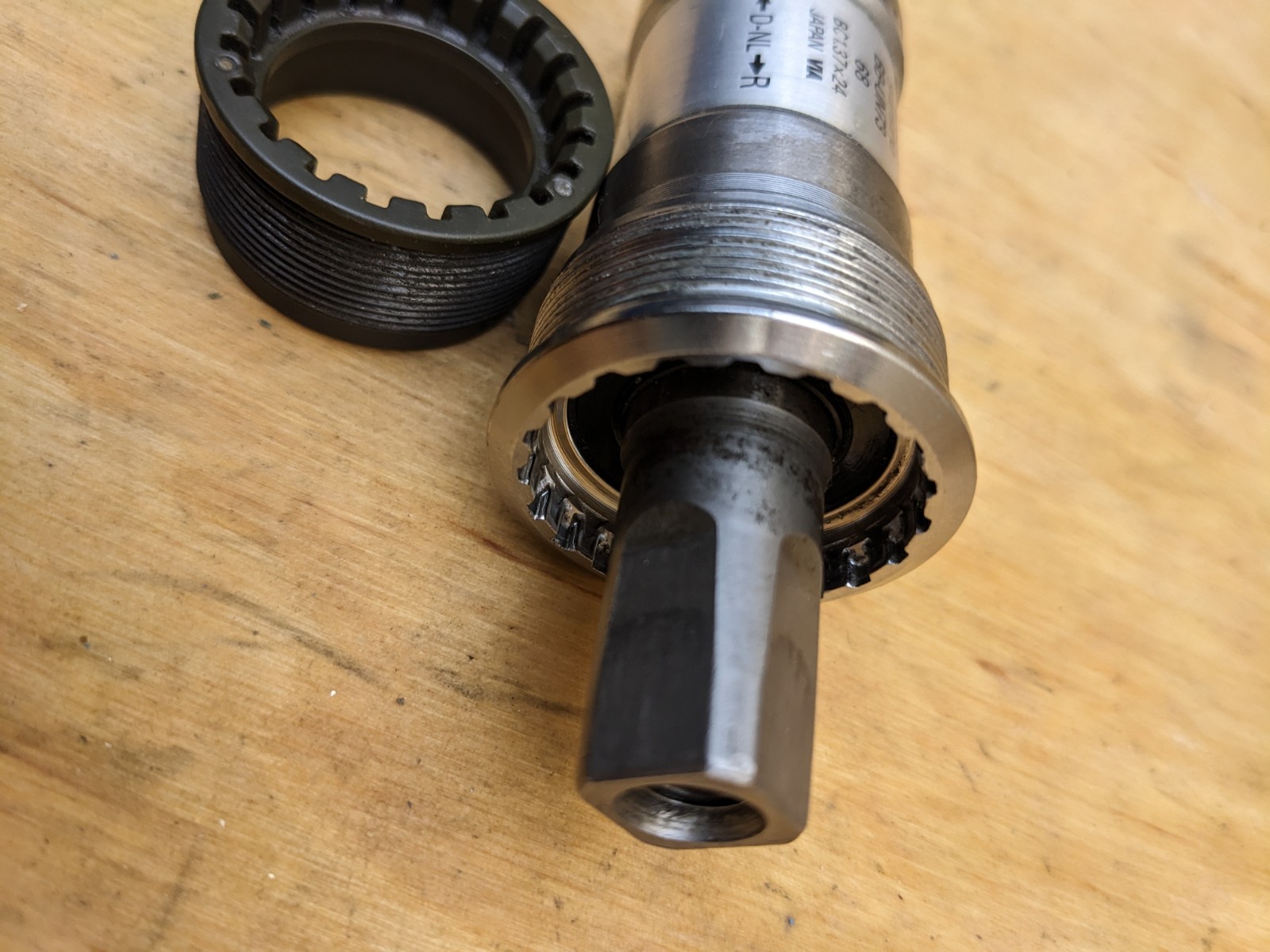 Shimano BB-UN73 Bottom Bracket 68 x 122.5 mm Square Taper English Threads