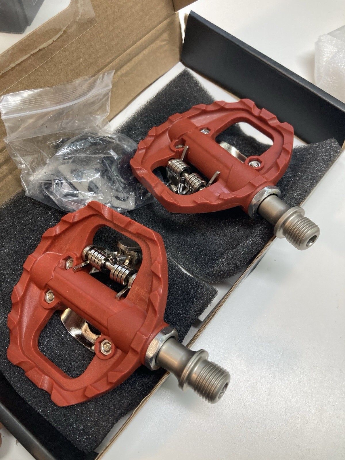 Red dual-sided clipless or flat platform mountain bike pedals fits Shimano SPD