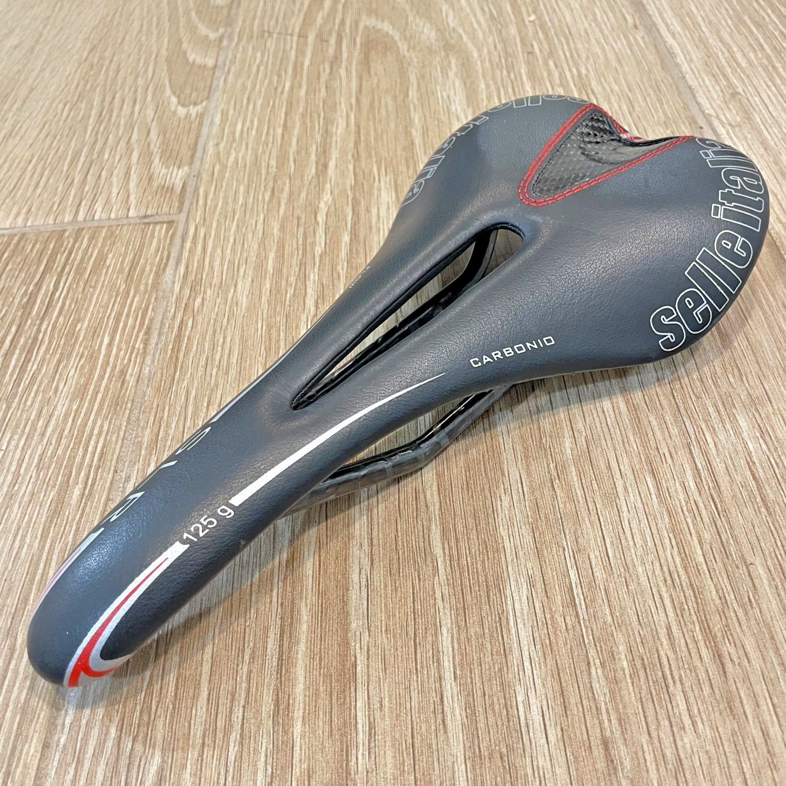 Selle Italia SLR Kit Carbonio Flow Carbon Saddle Black 135mm Carbon Rails 125g