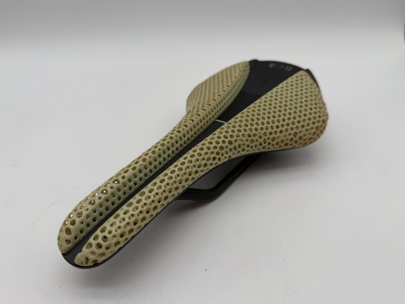 Fizik Versus EVO Adaptive 3D MOBIUS Printed Carbon Fiber Road Bike Saddle 139mm