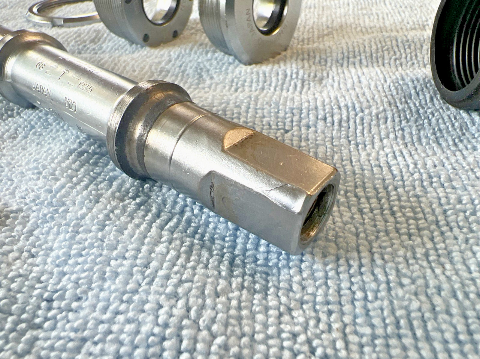 Shimano Deore XT BB-M730 Bottom Bracket – 68 x 122.5MM BSA English