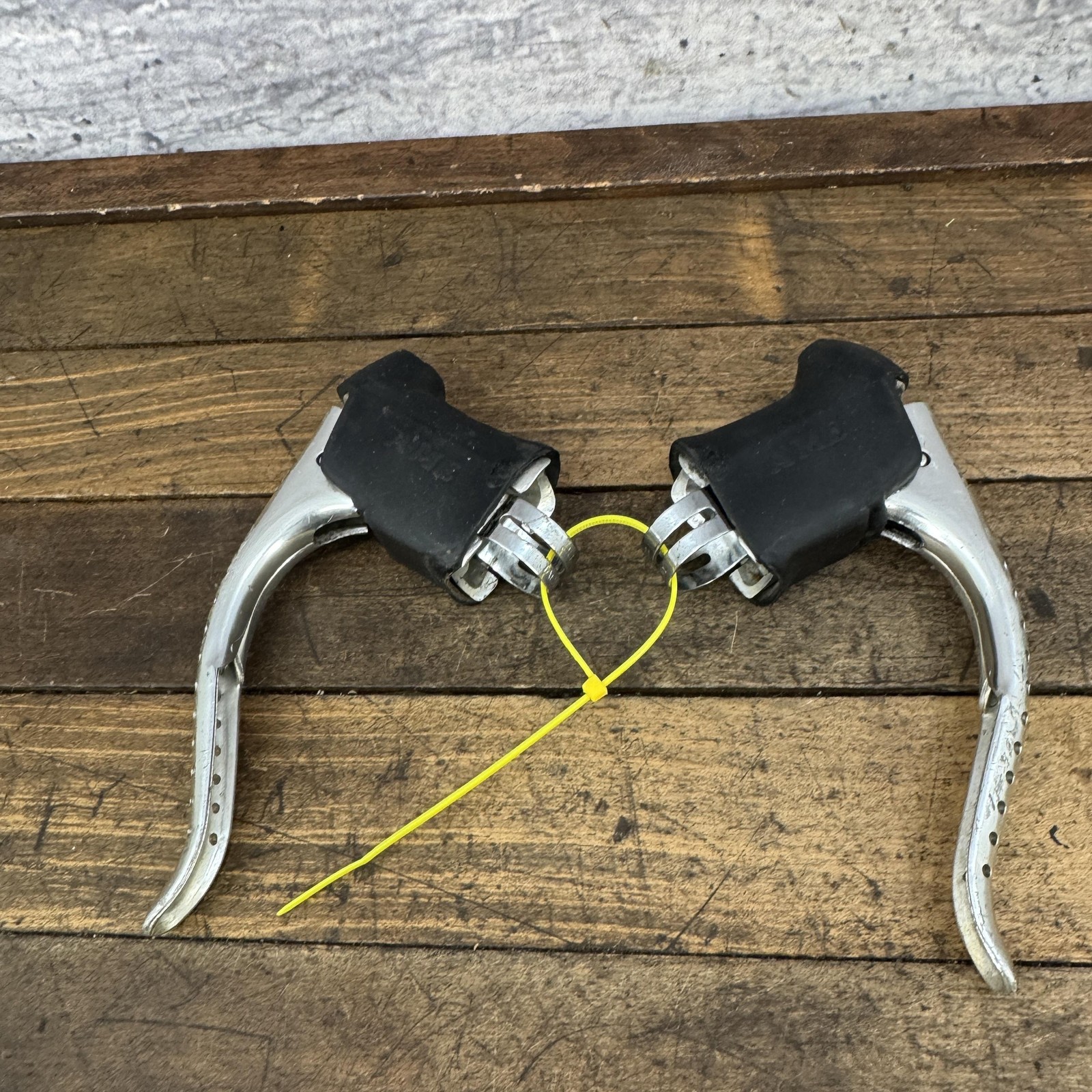 Vintage Shimano 600 Arabesque Brake Levers Drilled A’ME Hoods Drop Bar Road Bike