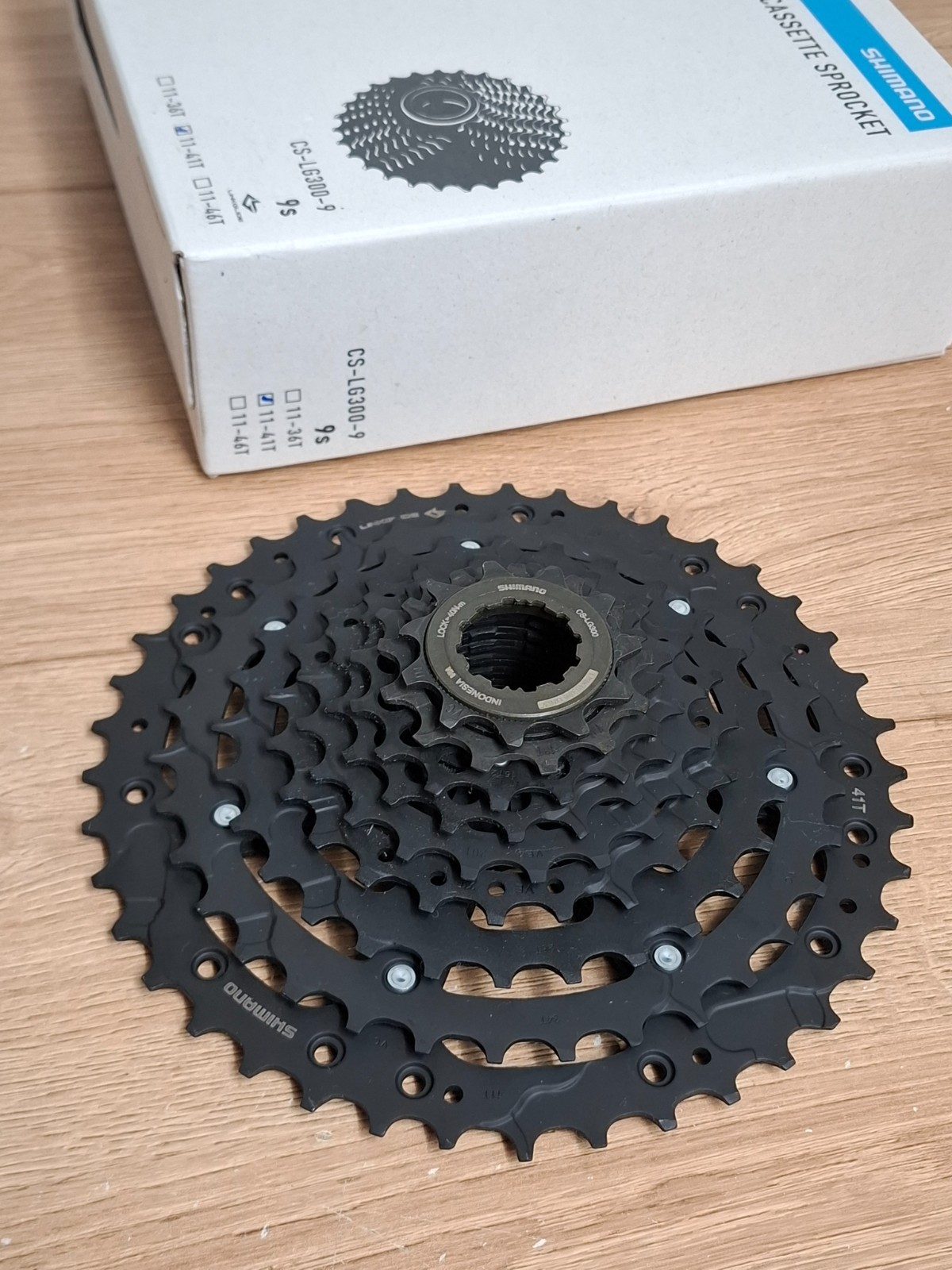 Shimano CUES CS-LG300 Cassette 9-Speed 11-41T LINKGLIDE Black NEW