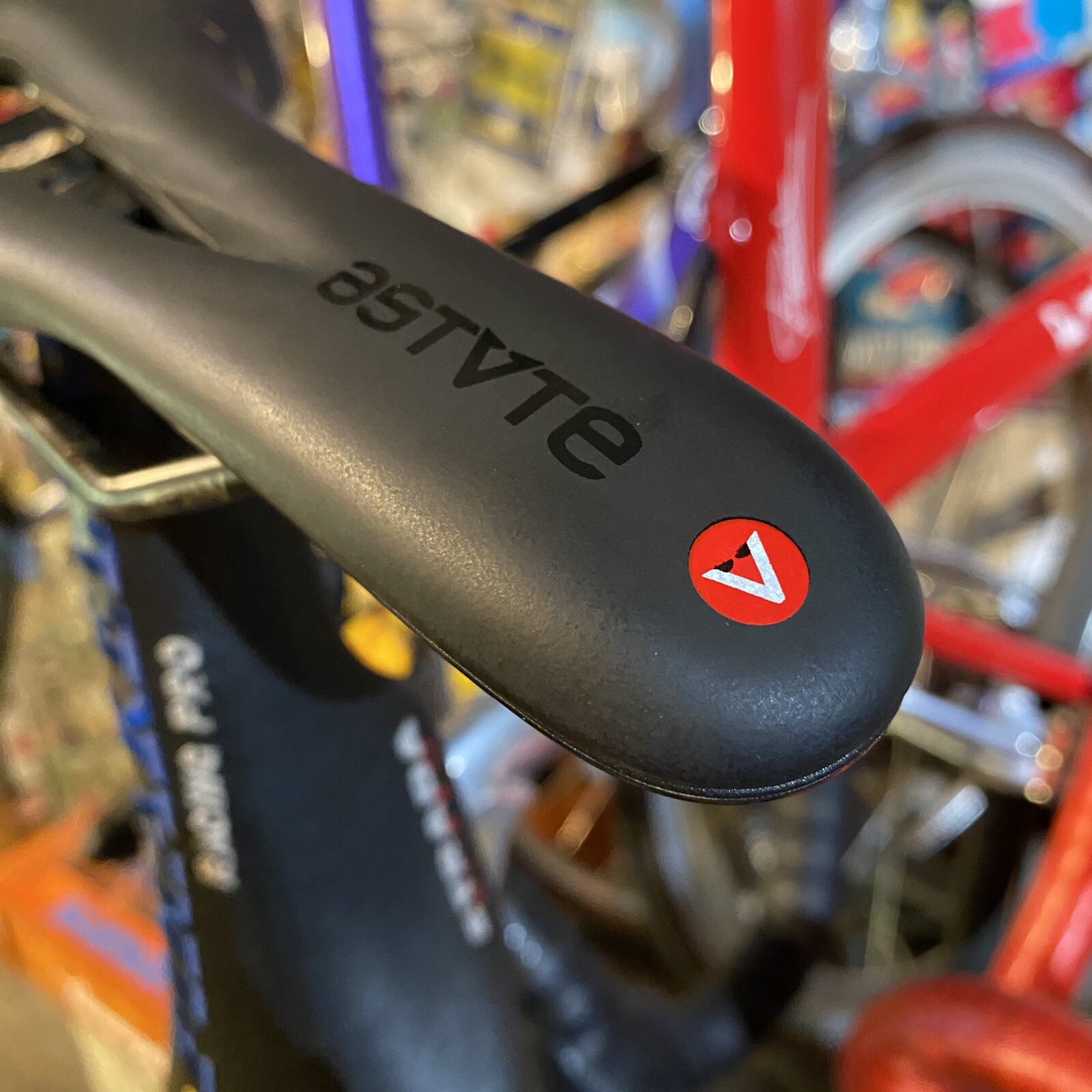 ASTUTE SKYLAB TITAN V SADDLE – MADE IN ITALY – NEW TAKE OFF – MOUNTAIN ROAD BIKE