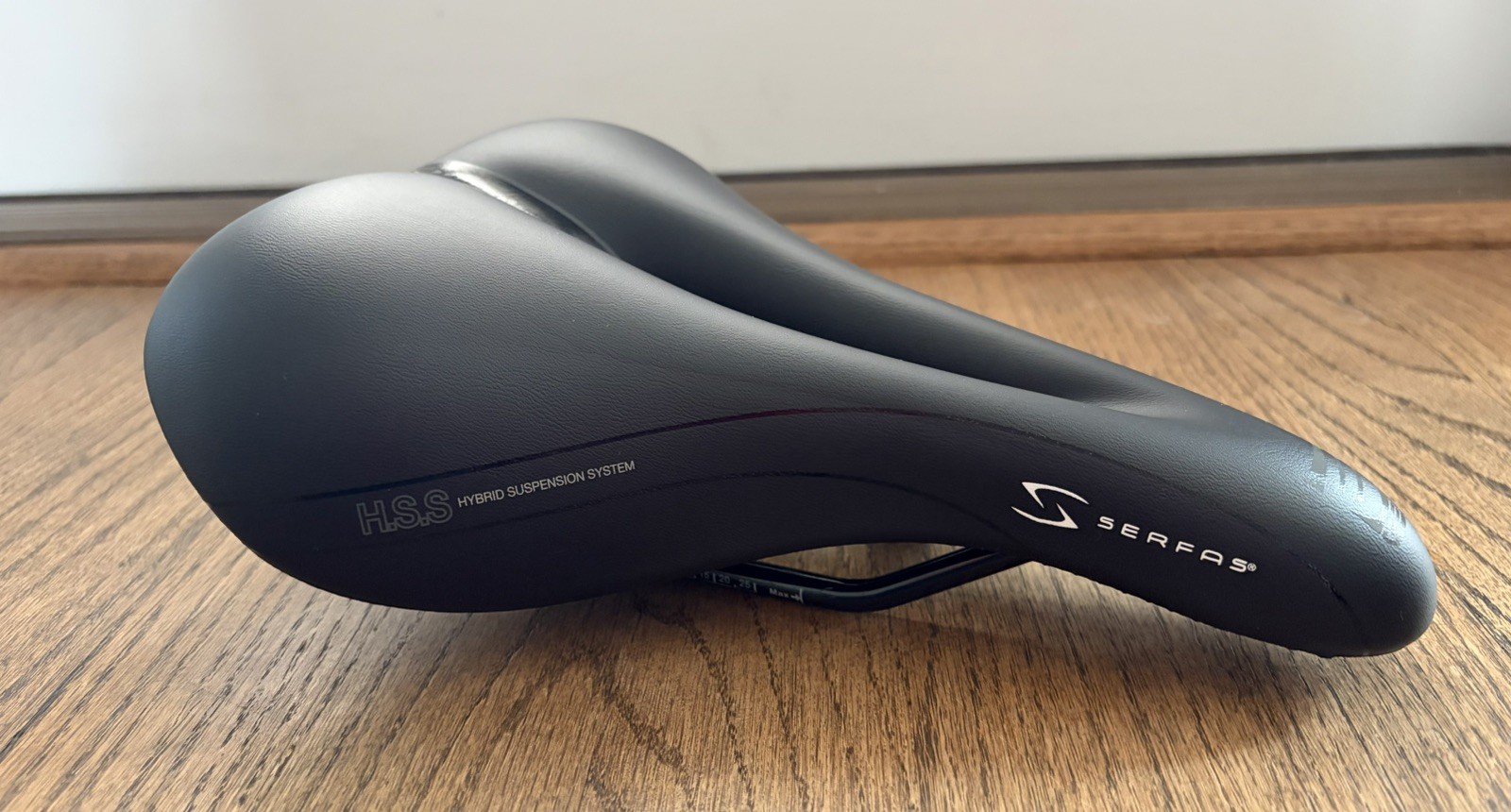 Serfas EG-DDLCT E-Gel Dual Density Womens Cut-Out Saddle – 10″ x 6.8″