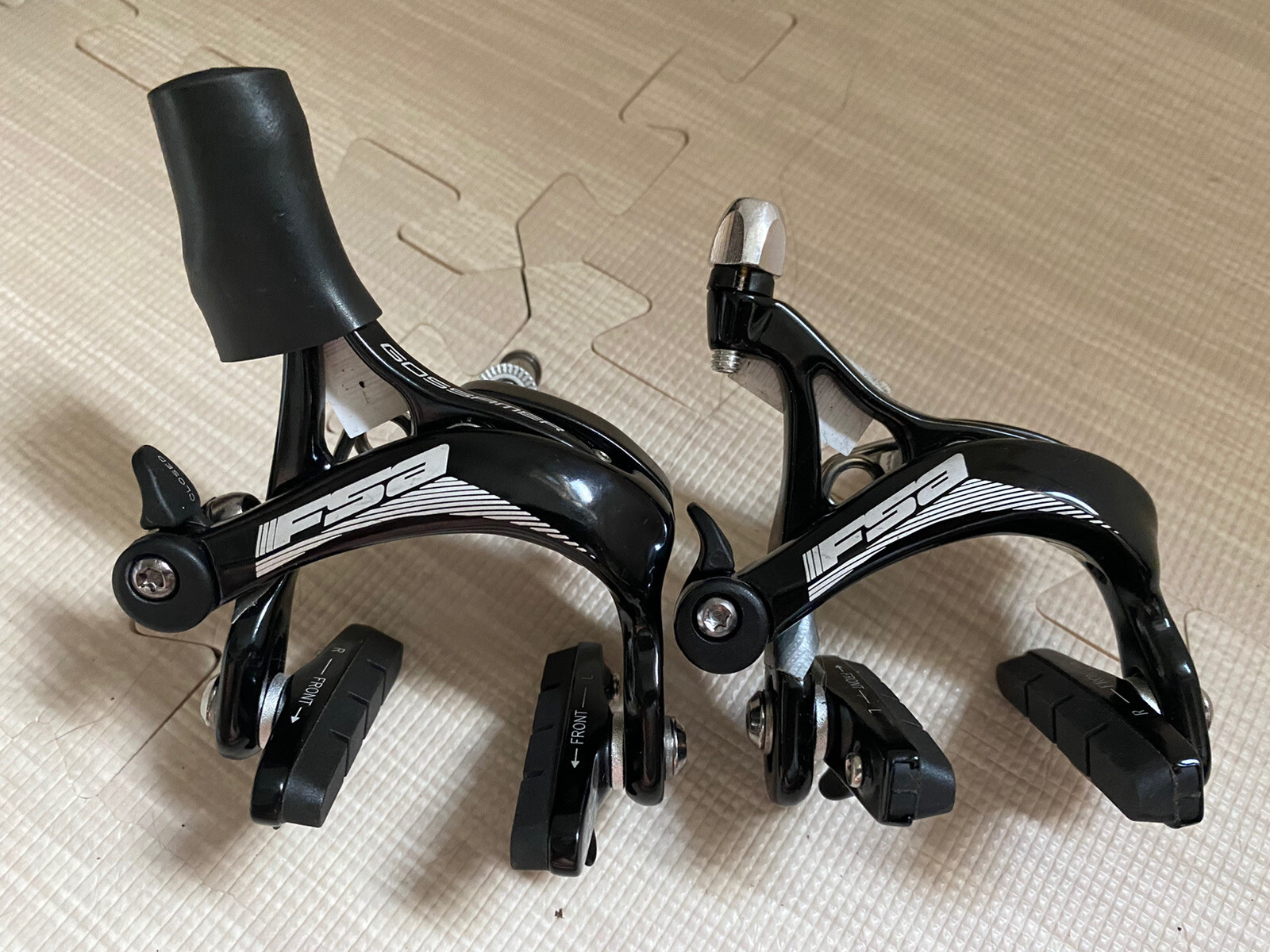 FSA GOSSAMER PRO ROAD BICYCLE CALIPER BRAKESET RIM BREAK NEW (pair)
