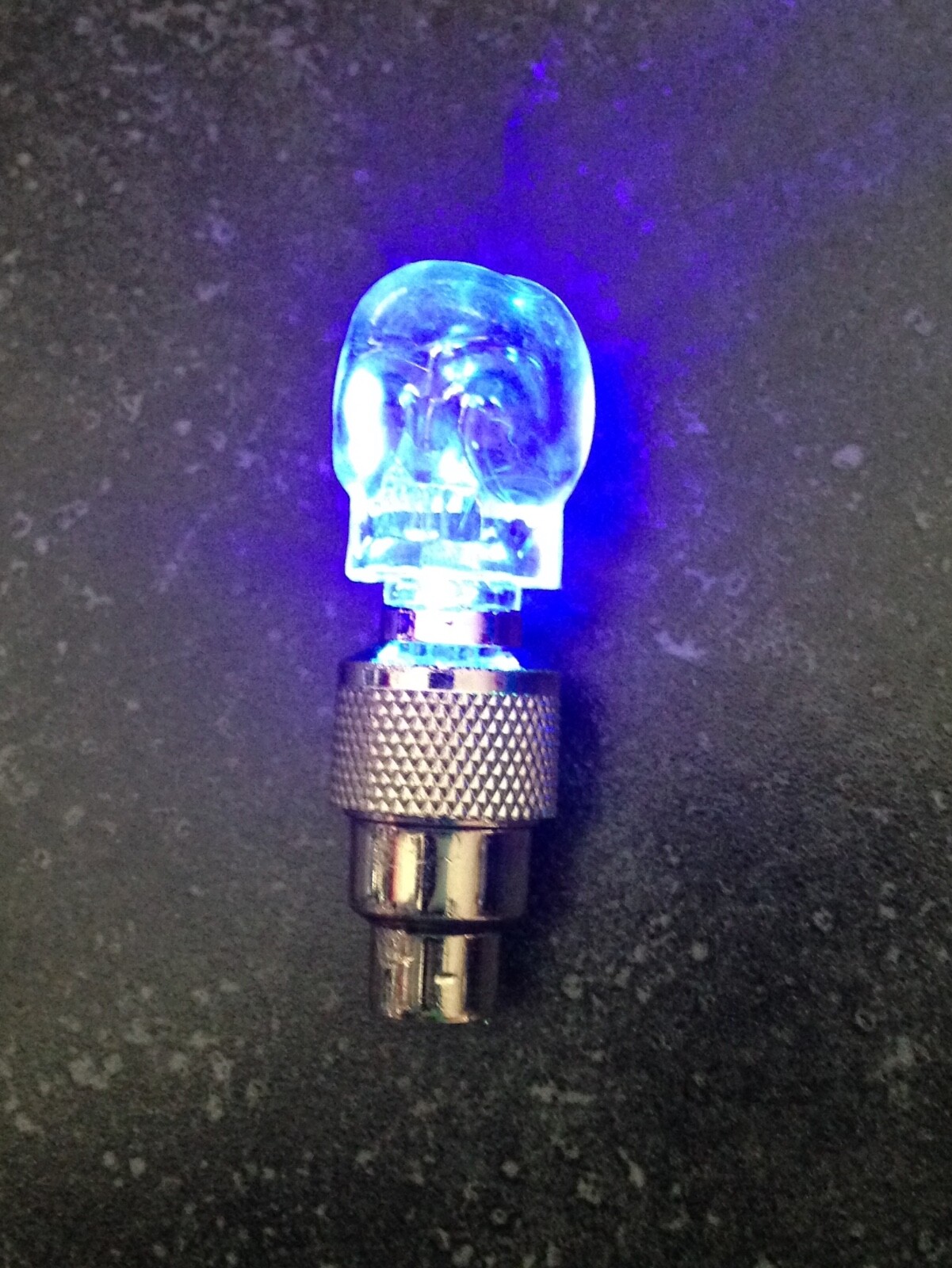 1 INDIVIDUAL SKULL LED CAP bike valve stem flashing Light Bicycle Wheel Tire Car