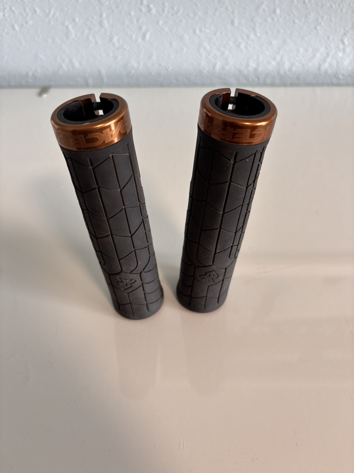 Raceface Chester Grip – 34MM – Kash Money