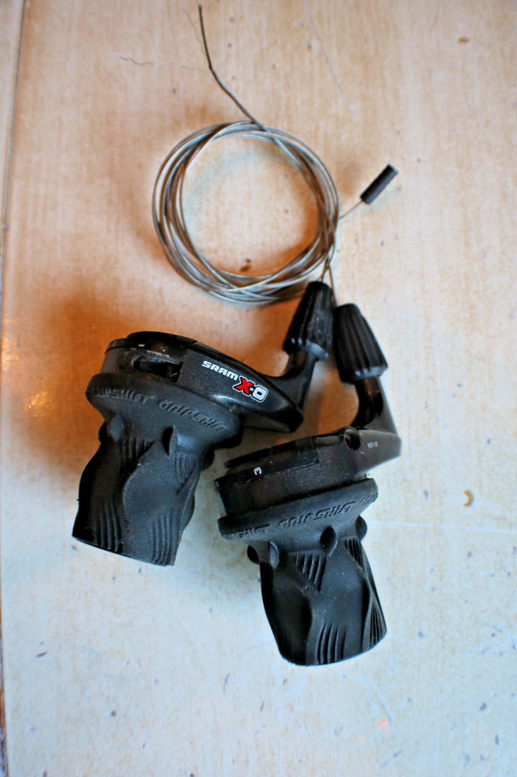 SRAM X-0 3×9 Grip Shifters – Twist Shifter Set Pair Mountain Bike Black 9×3