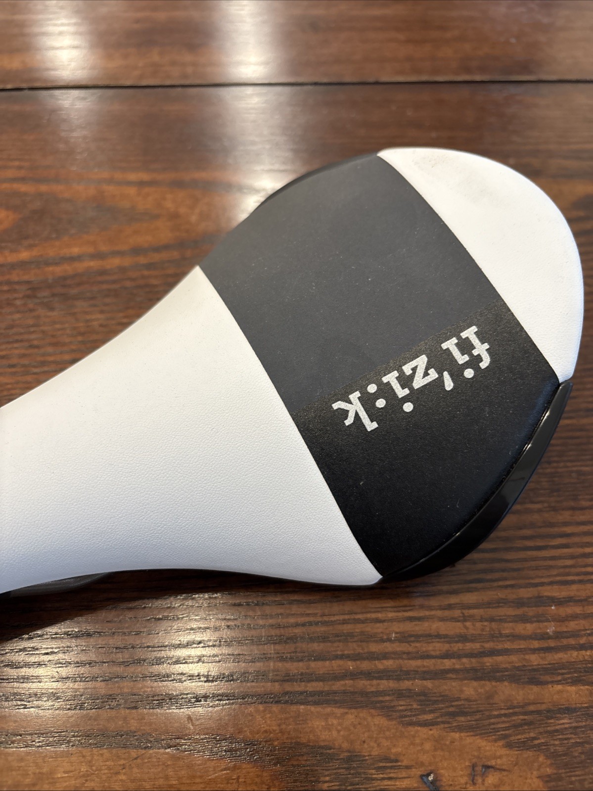 Fizik Fi’zi:k Aliante R3 Carbon Kium Rail Road Bike Saddle 140mm – Excellent