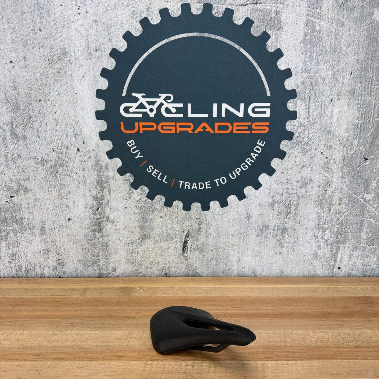 Fizik Argo Tempo R1 Mobius Vento 7x9mm Carbon Rails 150mm Saddle 150g