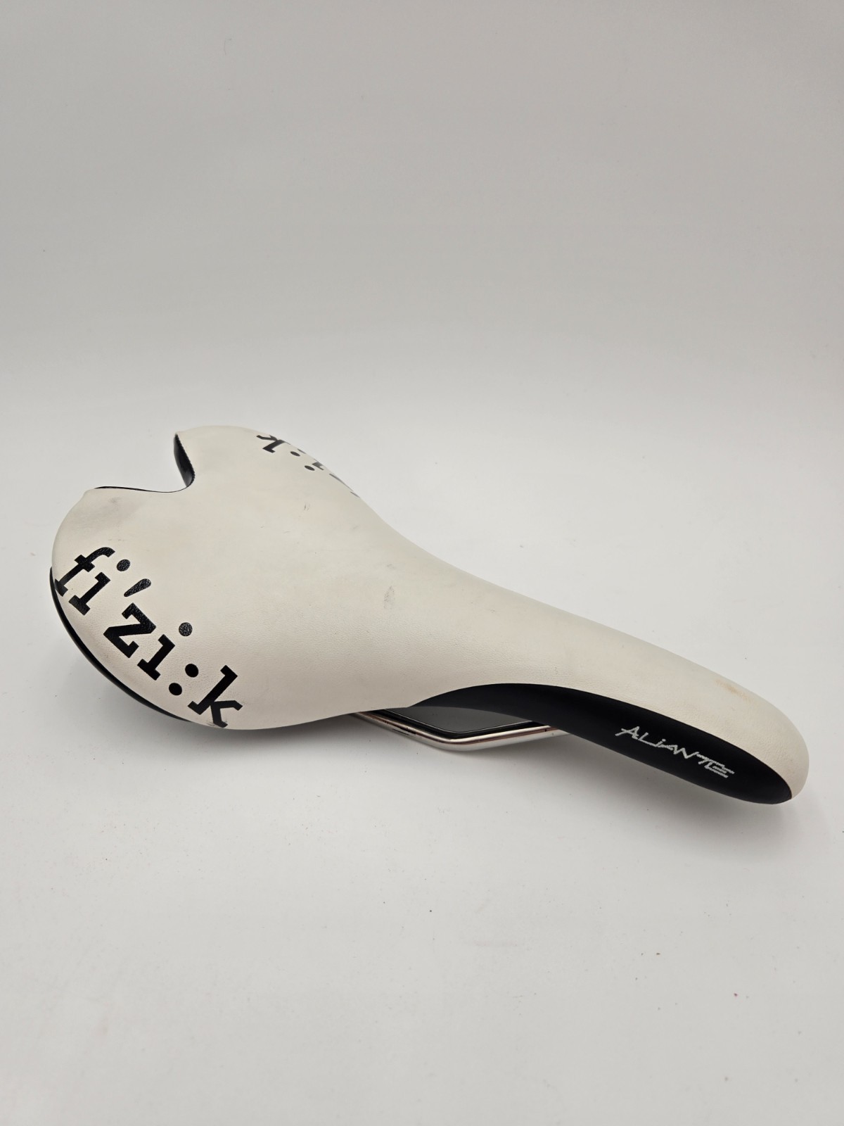 Classic FIZIK Fi’zi:k Aliante White Twin Flex Saddle Carbon Rails Bicycle Seat