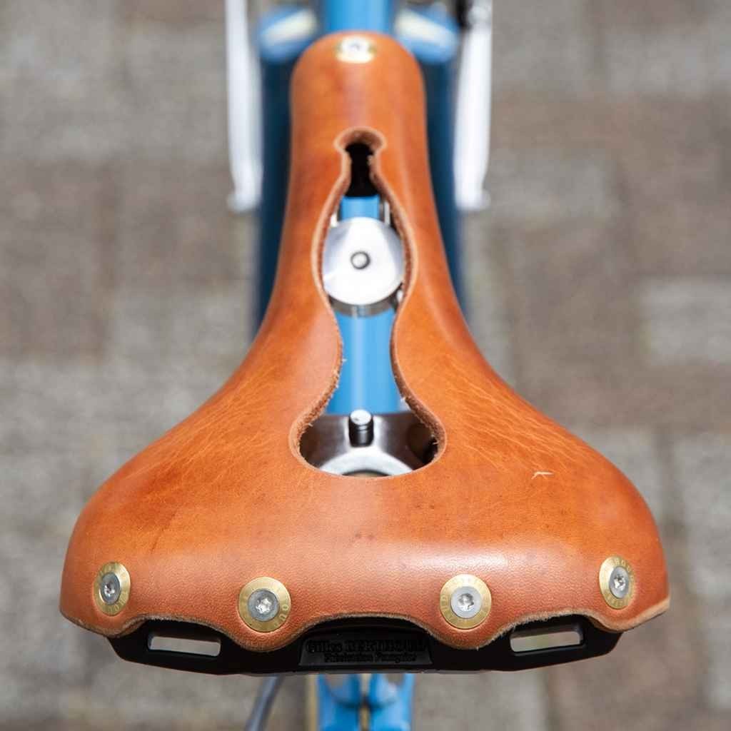 Gilles Berthoud aspin open leather saddle (natural)
