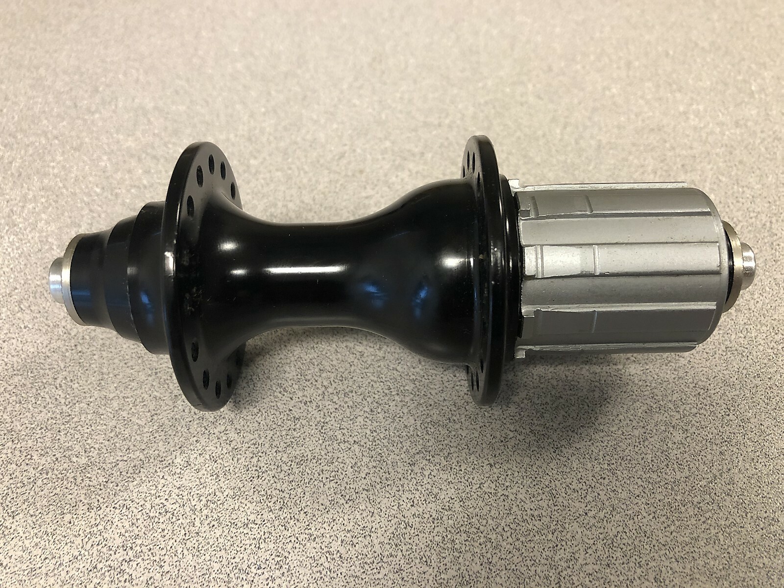 New Quando KT-G9JR Road Rear Hub 14G 32H Anodized Black