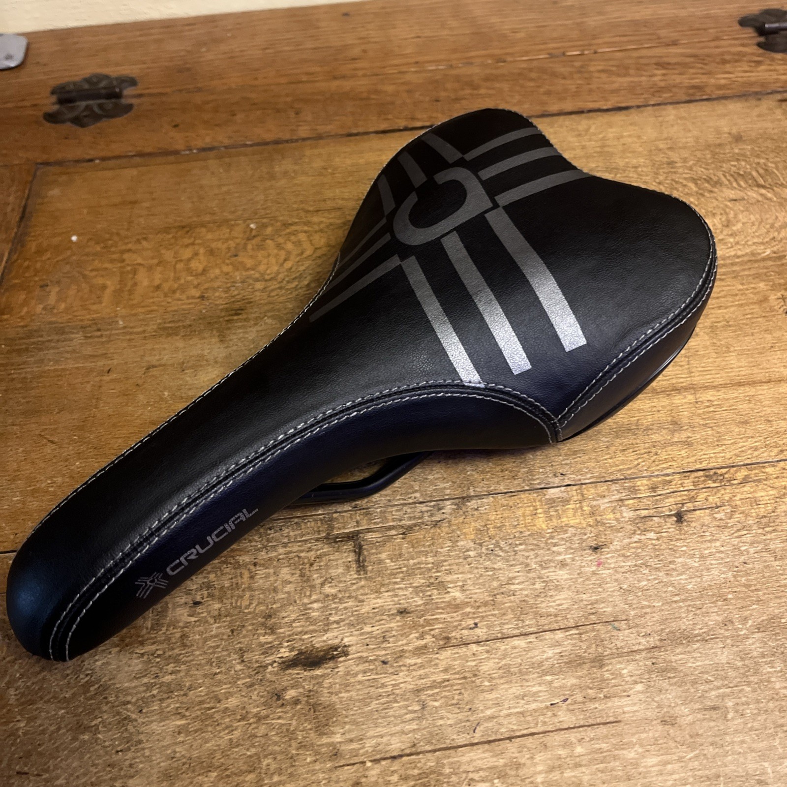 Crucial Bike Saddle 270 mm Length 145 mm Width Bike Saddle Made In China