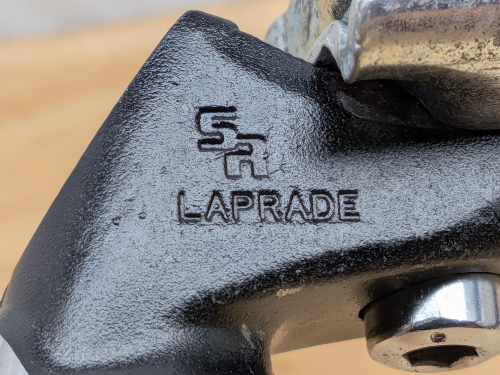 Vintage SR Laprade black/silver fluted 26.6 200 mm L-84 seatpost