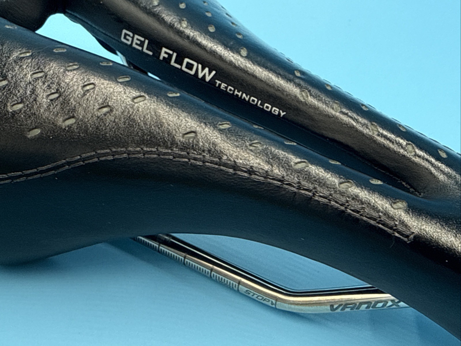 Selle Italia Max Flite Gel Flow Perforated Black Leather Saddle Vanox Rails L3