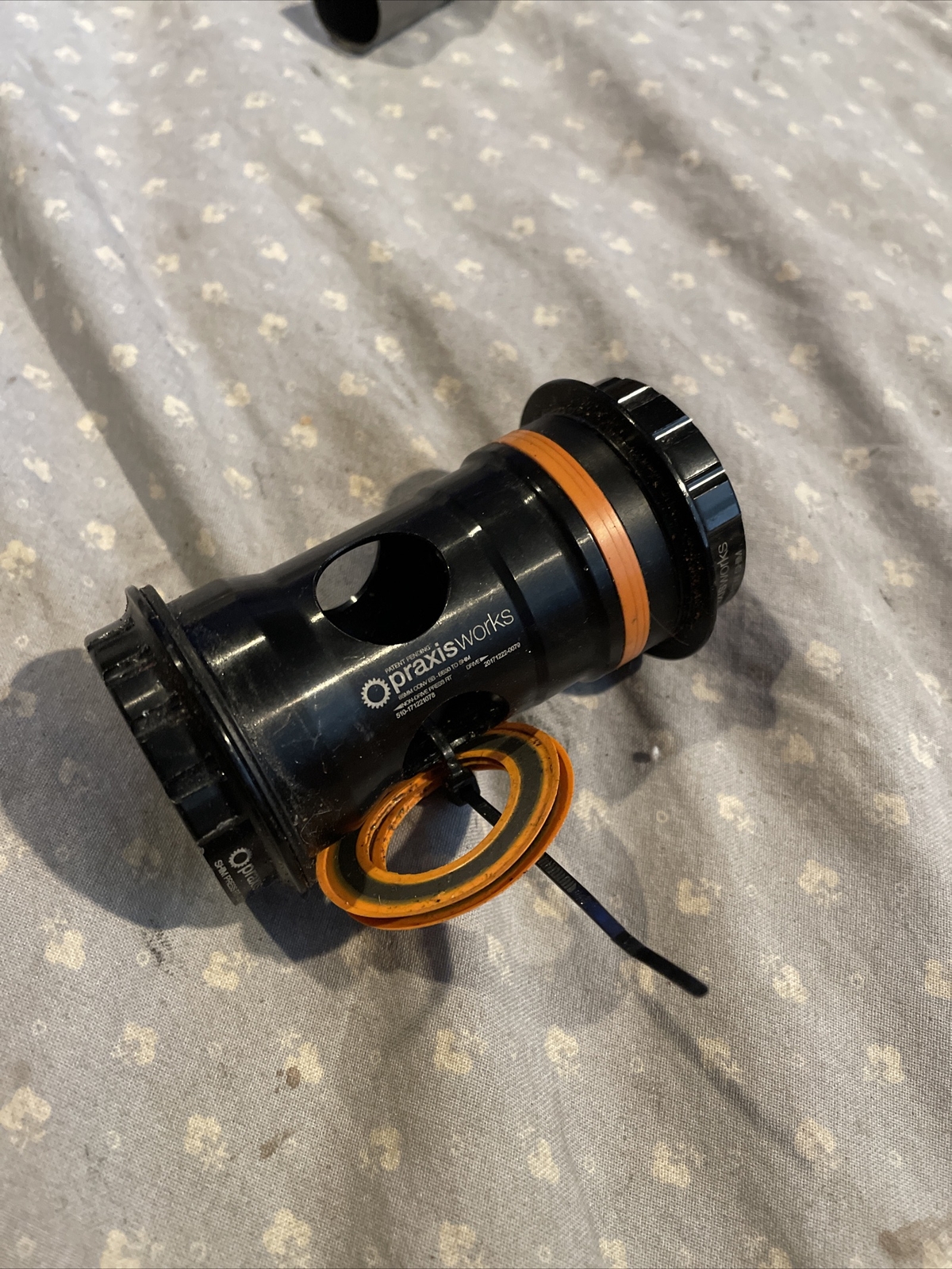 praxis works bottom backet adapter 68mm shell. 24mm press fit PF30