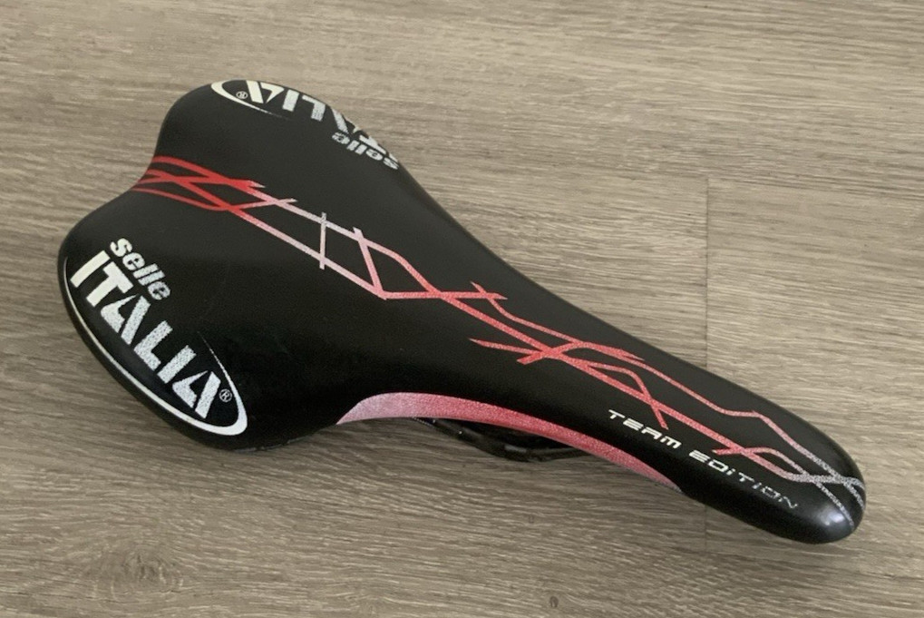 SELLE ITALIA TEAM EDITION SADDLE CARBON STAYS 202 GRAM 130 MM X 280 MM