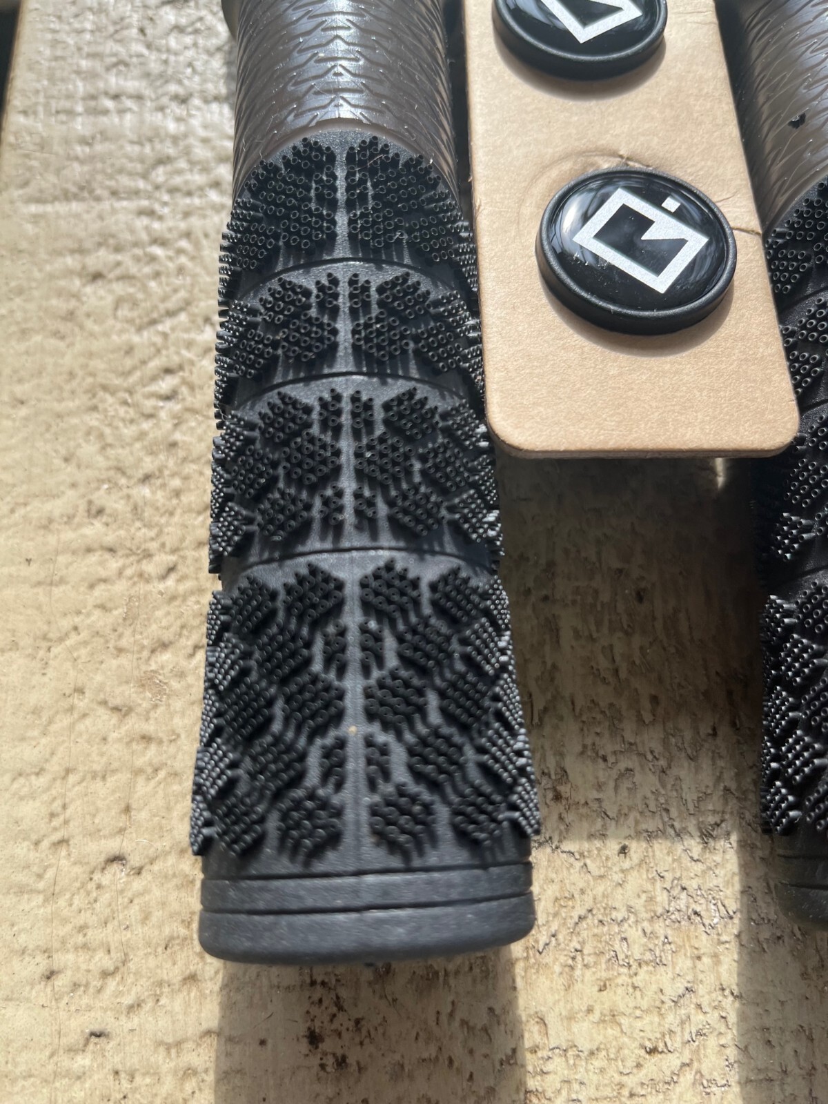 Prologo X Shred Proxim High Grip Locking MTB/Flat/Riser Handle Bar Grips Bk/Grey