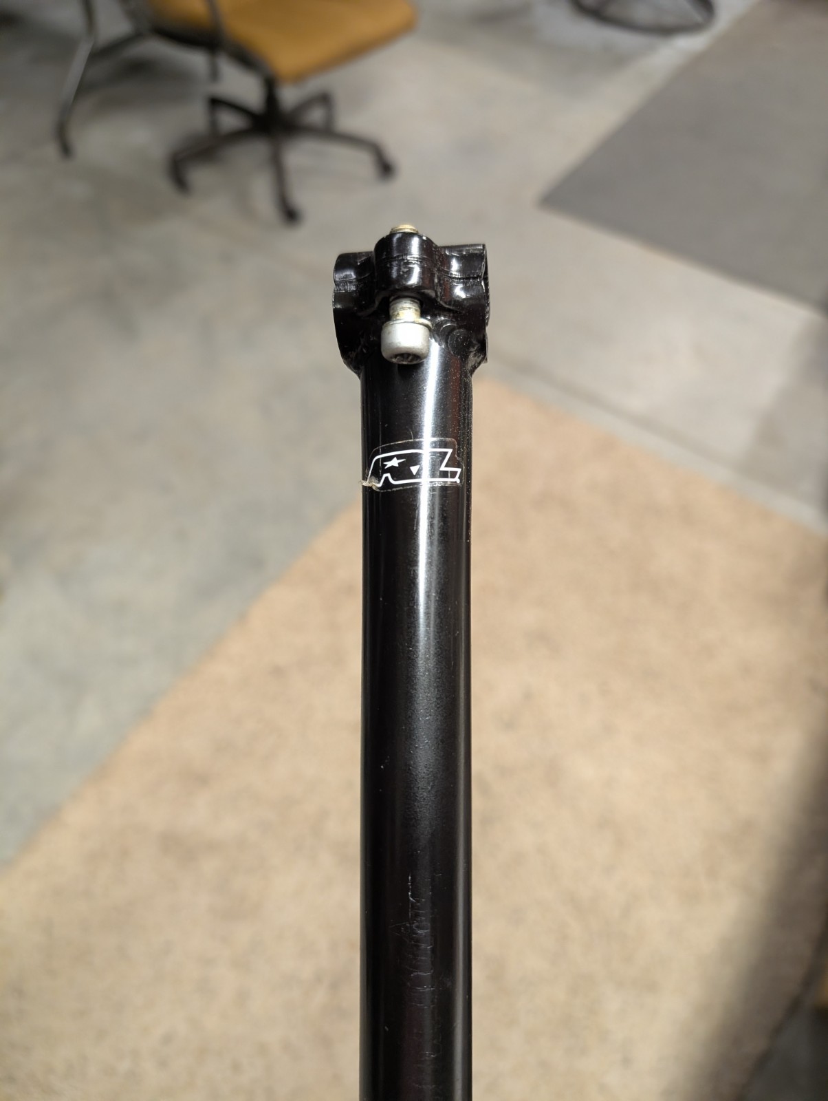 Redline 25.4mm(1″) Cr-mo Micro Adjust Seat Post Black Old/Mid school Bmx Uncut.