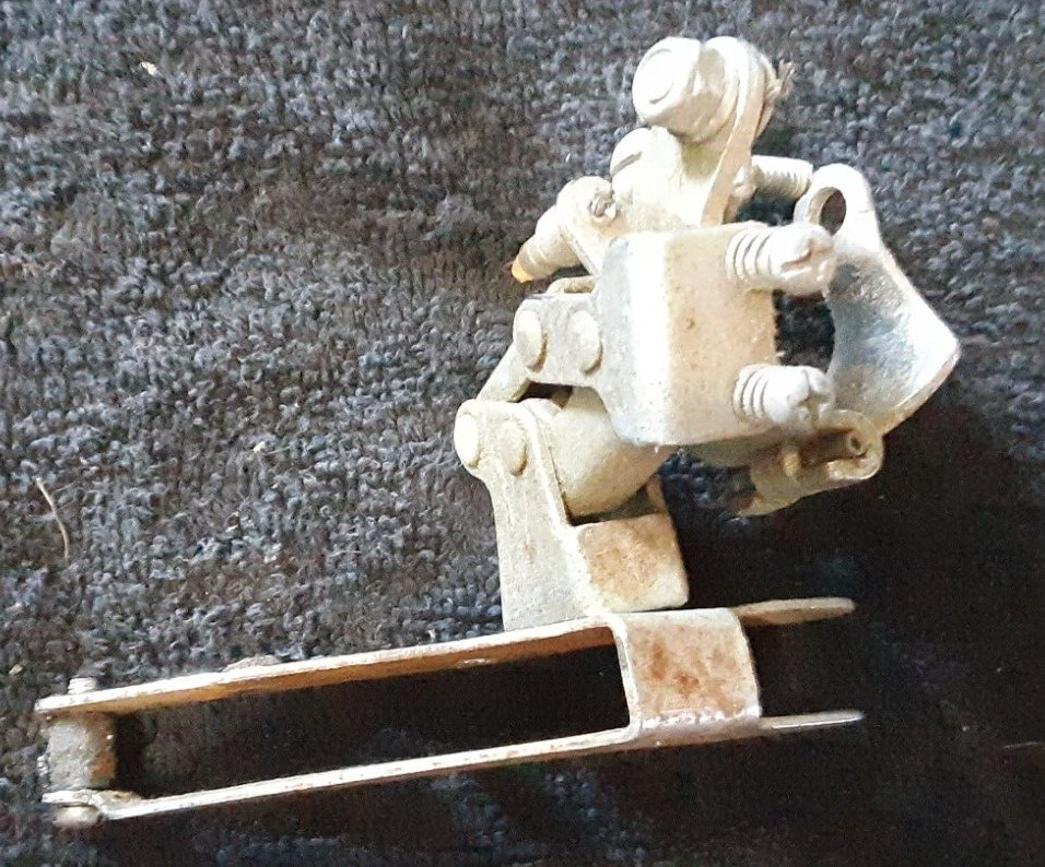Vintage Shimano Thunderbird Front Derailleur, ~1″ clamp