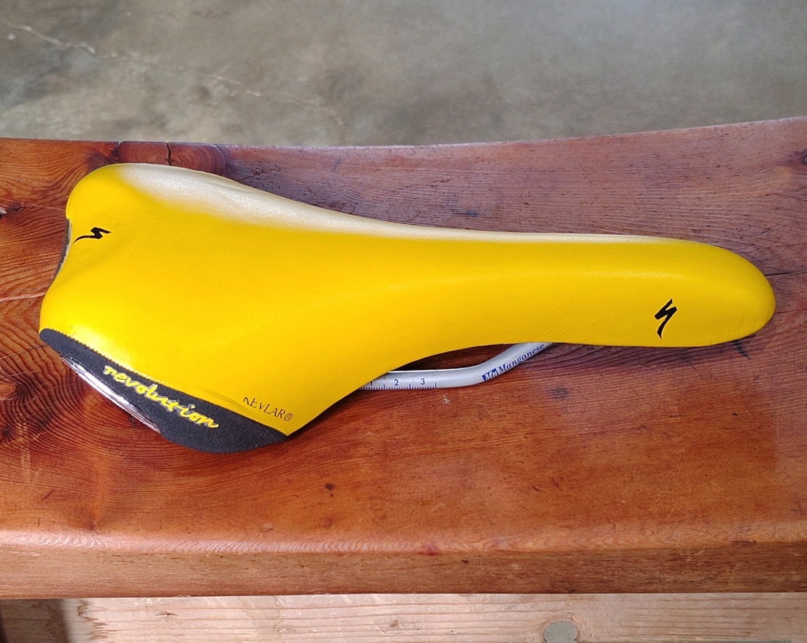 Specialized Revolution Prolong Total Flex Control Saddle Yellow Made in Italy