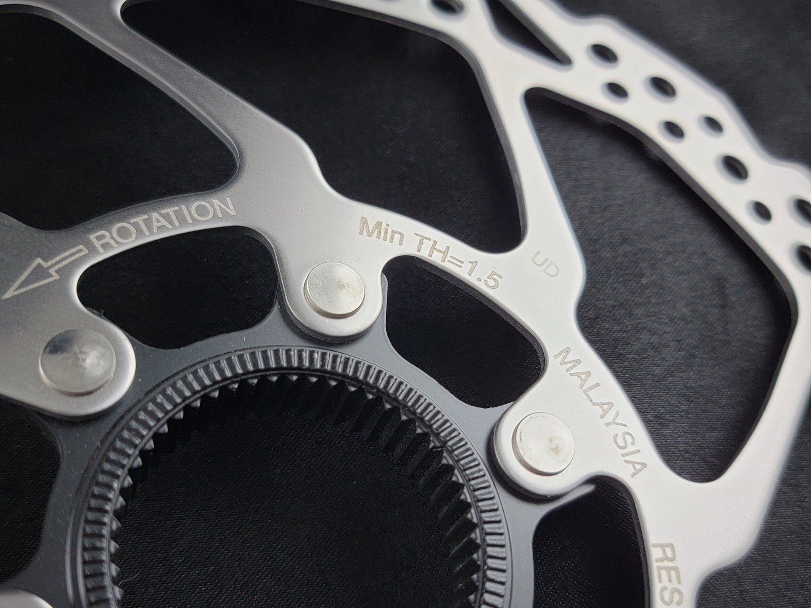 Shimano Deore SM-RT54-M 180mm 7″ Disc Brake Rotor Resin Pads Only NEW