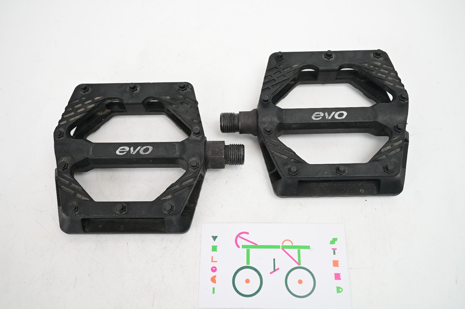 EVO Black Mountain Bike Flat Platform Pedals, Nylon, Cr-Mo, Mountain Bike 9/16″