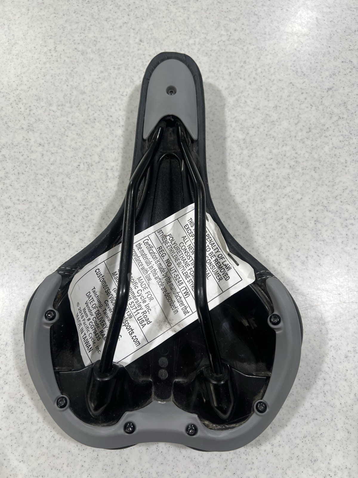 CHARGE BLACK ROAD BICYCLE SADDLE/SEAT