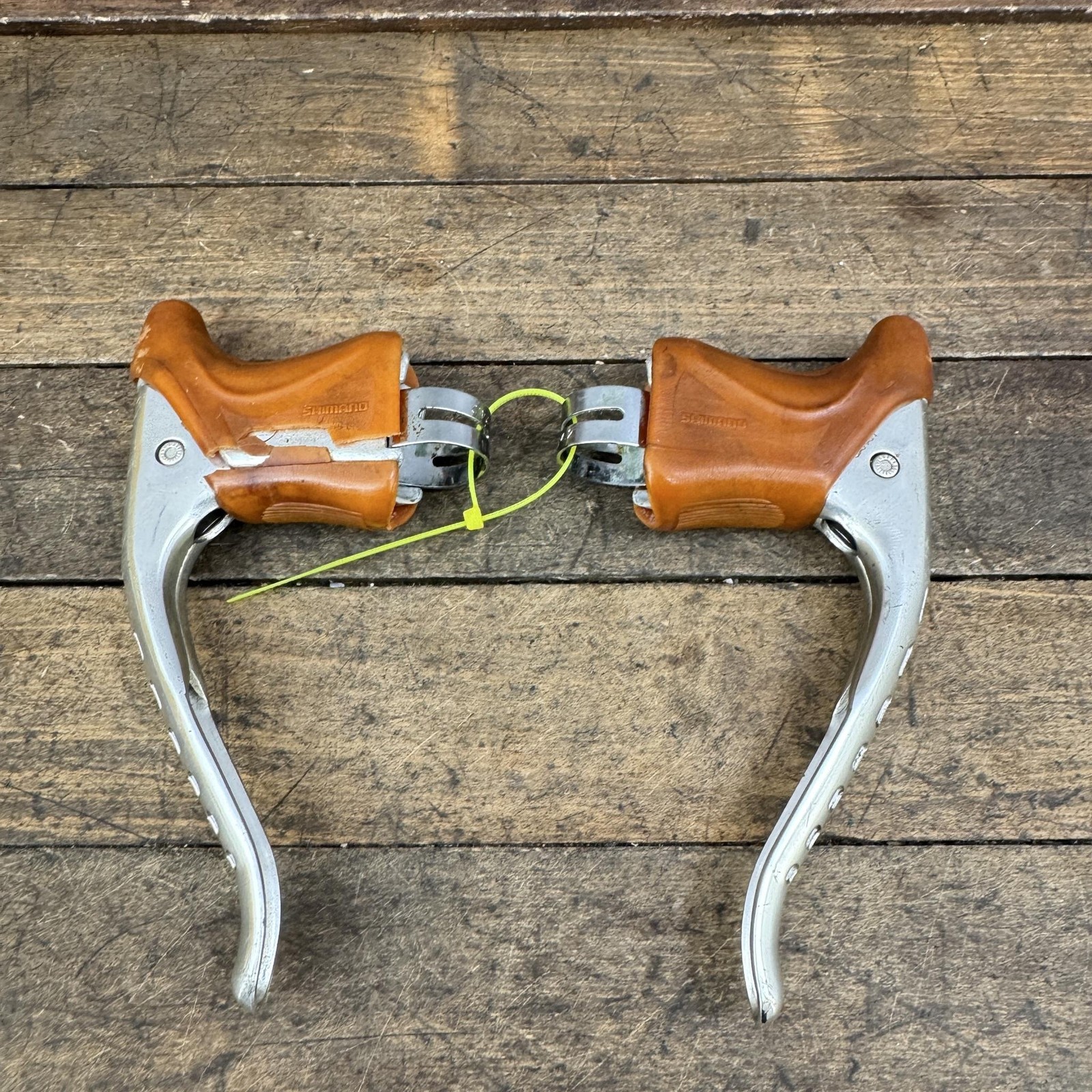 Vintage Shimano 600 BL-6207 Brake Levers Pair Drilled Gum Hoods Non-Aero