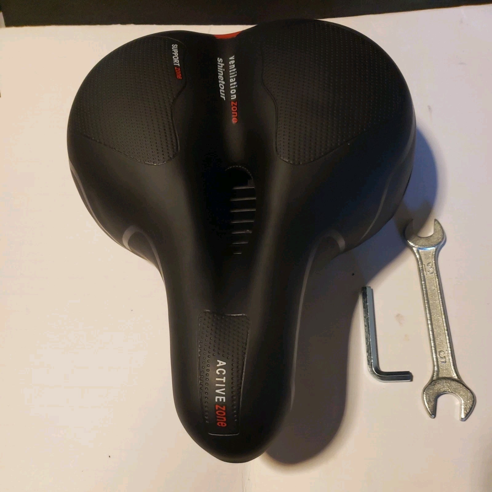 Shinetour Ventilation , Support and Active Zones Bicycle Seat w/Rain Cover