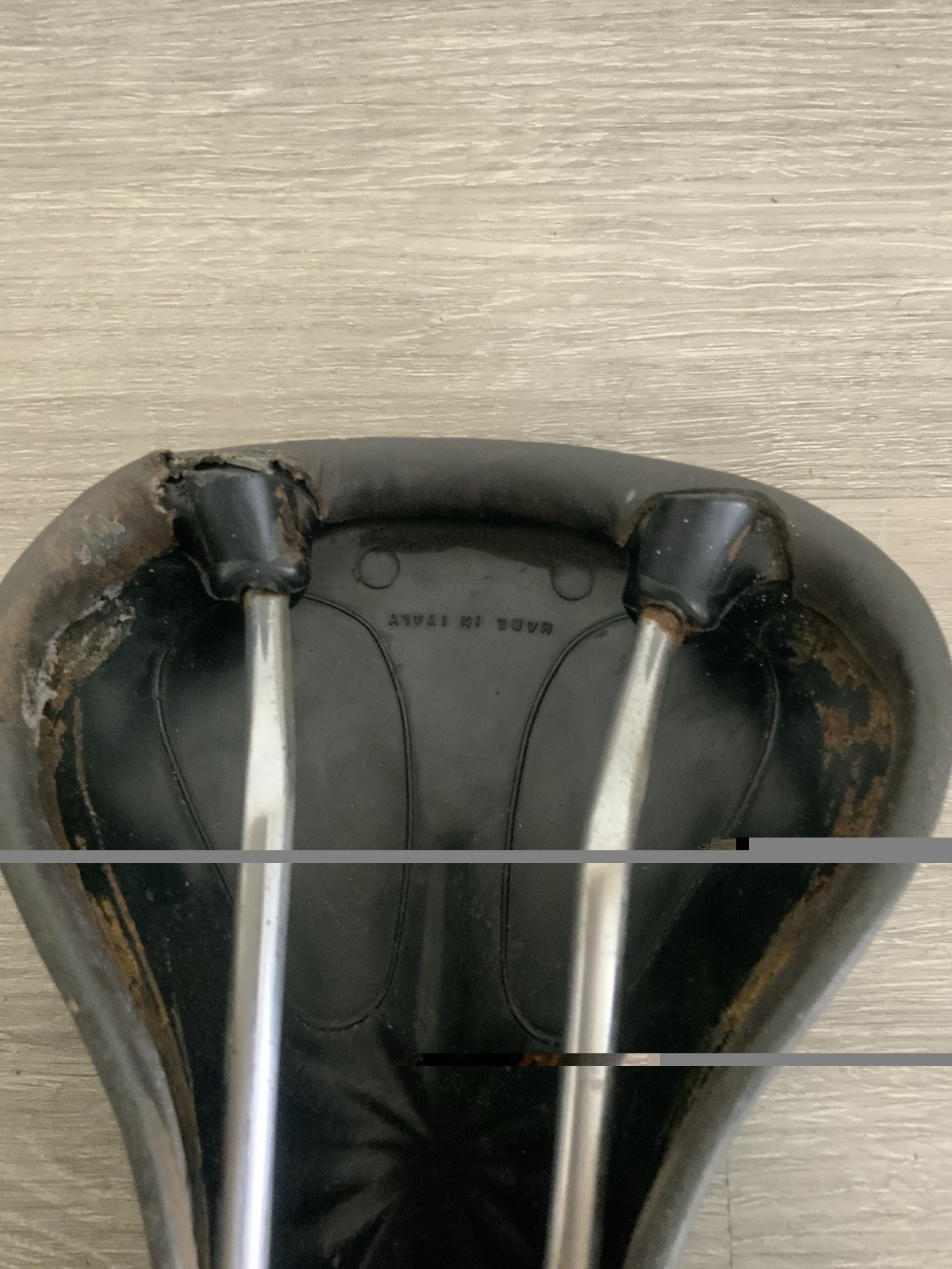 SELLE ITALIA LEATHER ROAD BIKE SADDLE 368 GRAMS 143 MM X 265 MM