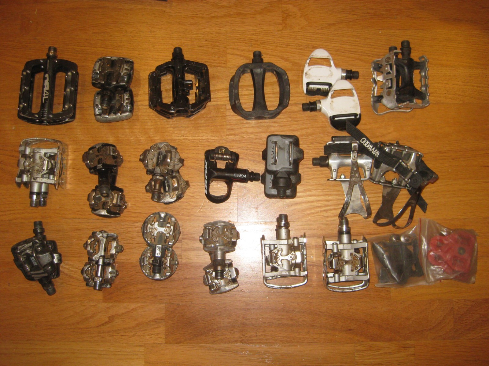 20 Bike Pedal Sets, Some Clipless, Shimano, Time, Look , Mixed Lot