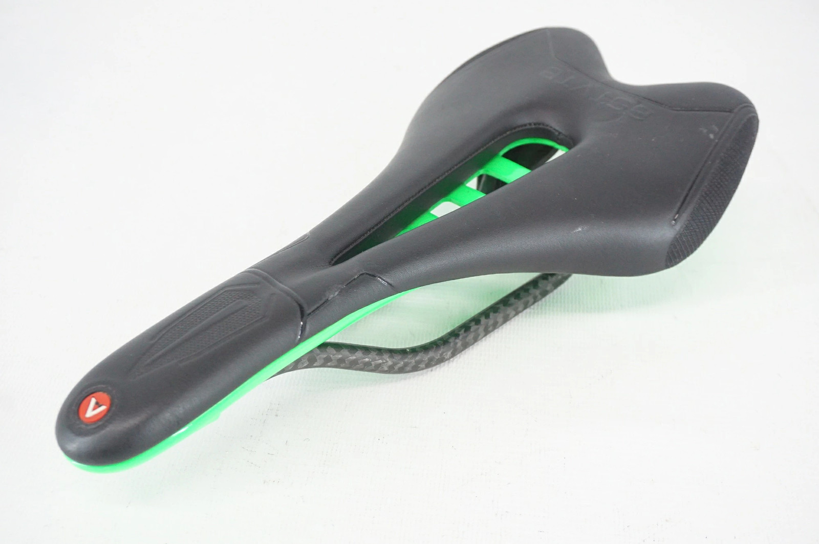 Used Astute Skyline Vt Carbon Rail Saddle / Baichari Hankyu Tsukaguchi