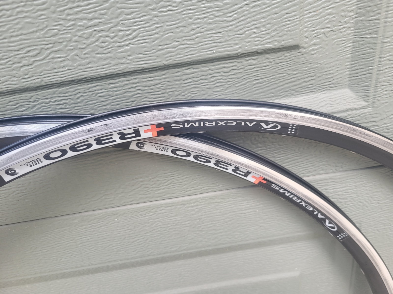 700c Alex A Class R370 classic road bike rims outstanding condition. 32 hole