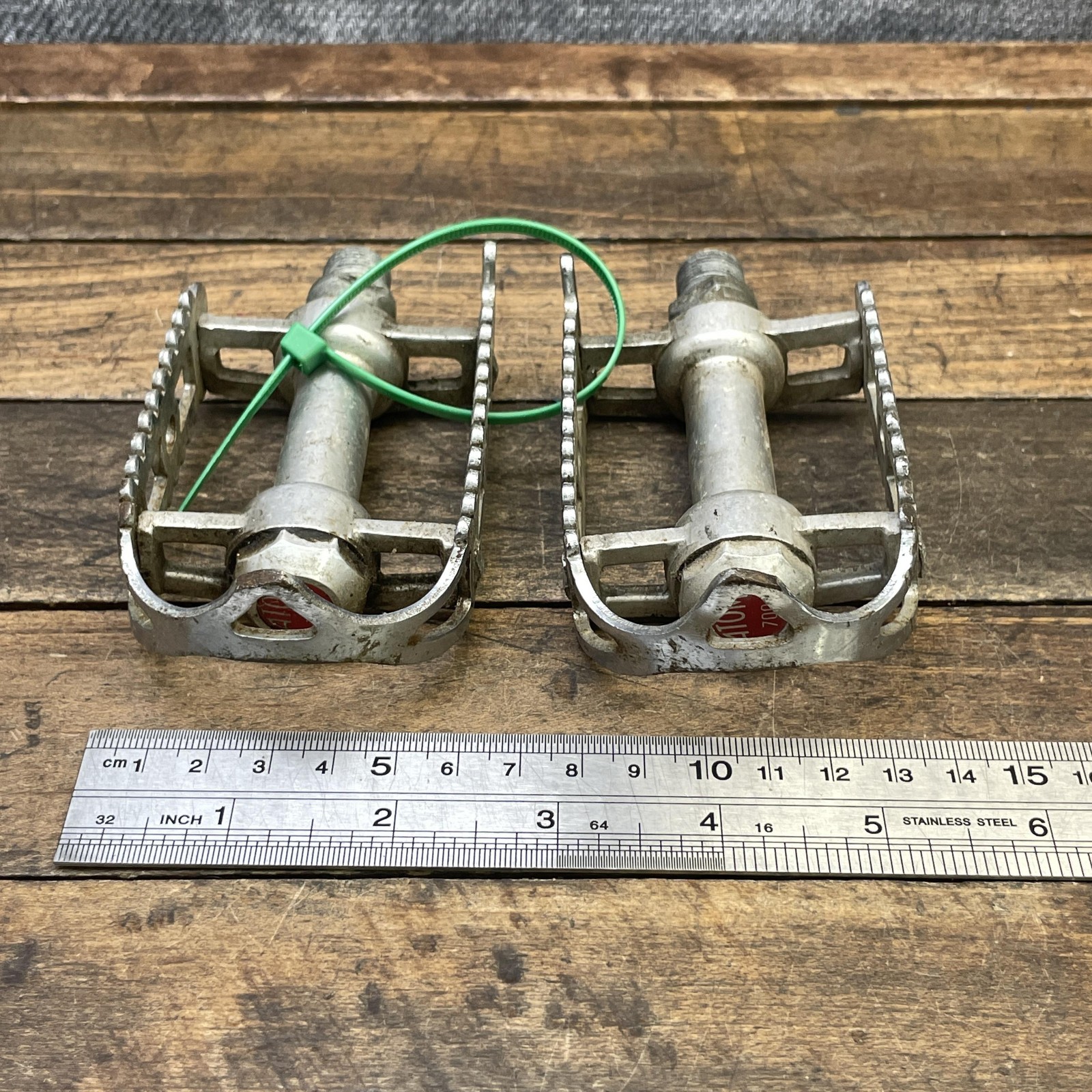 Vintage Atom 700 Platform Bike Pedals Silver Pair 365g Road Touring Alloy