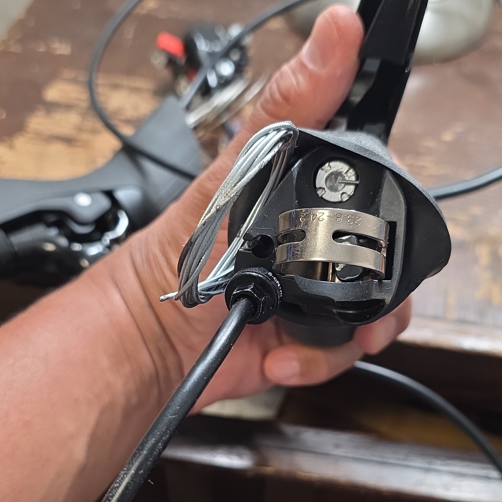 Shimano 105 ST-R7020 11-Speed Hydraulic Road Brake/Shifter Set Black w/Cables