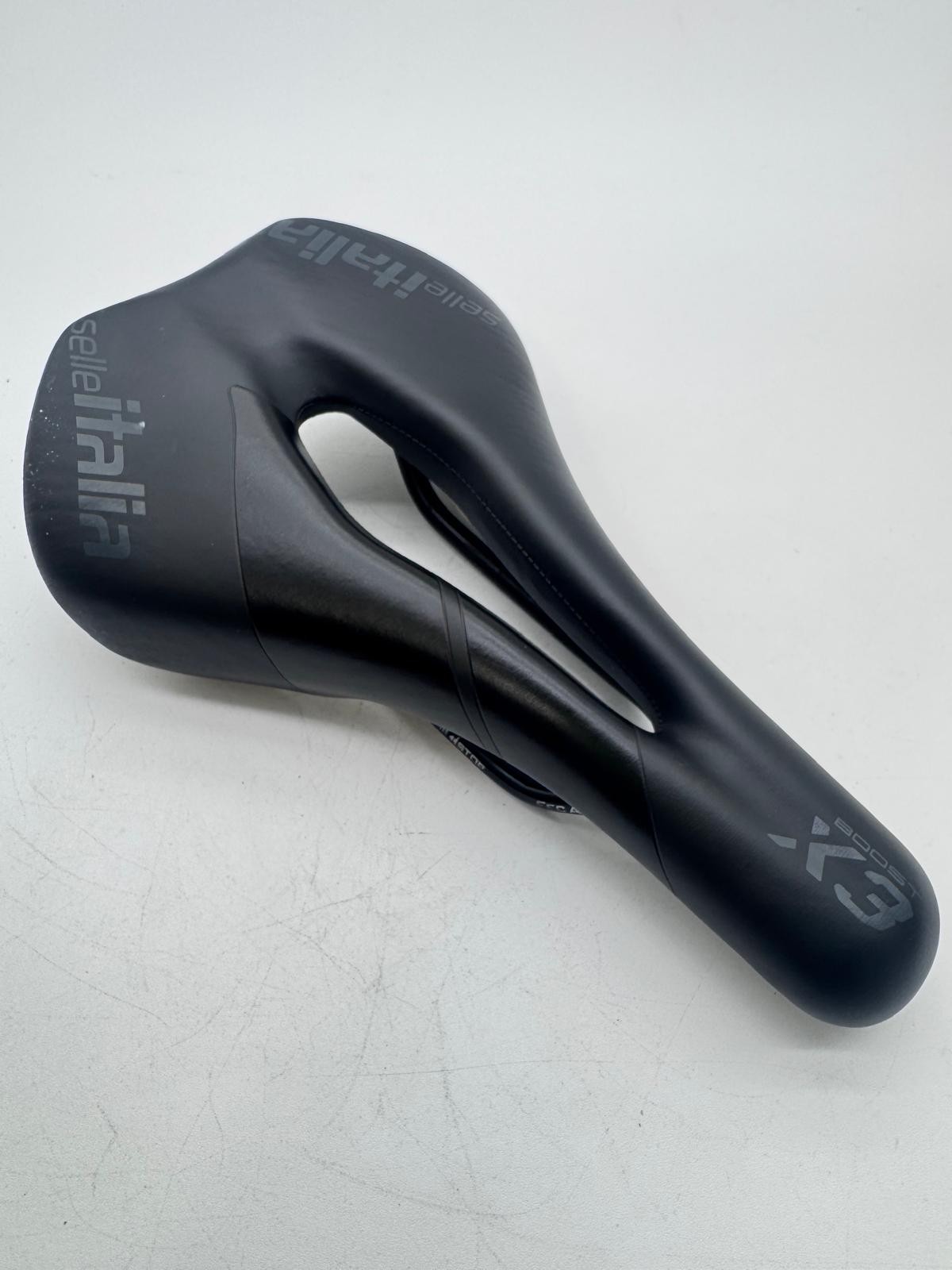 Selle Italia X3 Boost Cutaway Road Bike Saddle Black 7x7mm Rails 155mm