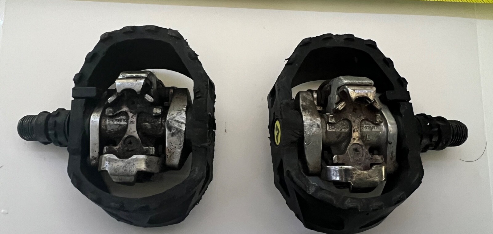 SHIMANO PD-M424 CLIPLESS PEDALS