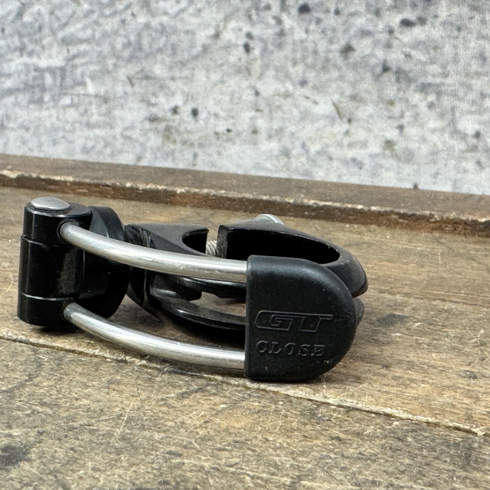 Vintage GT Seatpost Clamp 29.8 30 mm Black Triple TRiangle Quick Release