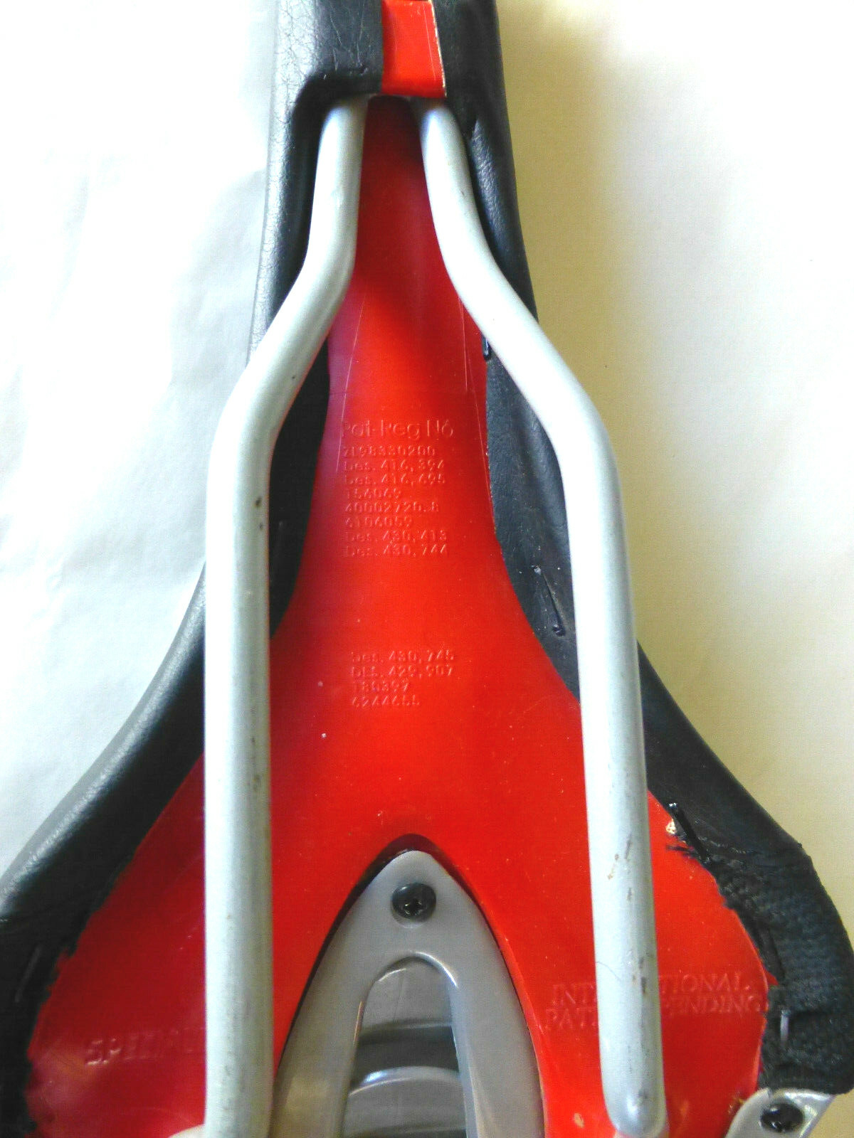 Specialized Body Geometry bicycle Saddle Seat 140mm, 275mm long, 394g / 13.9 oz.