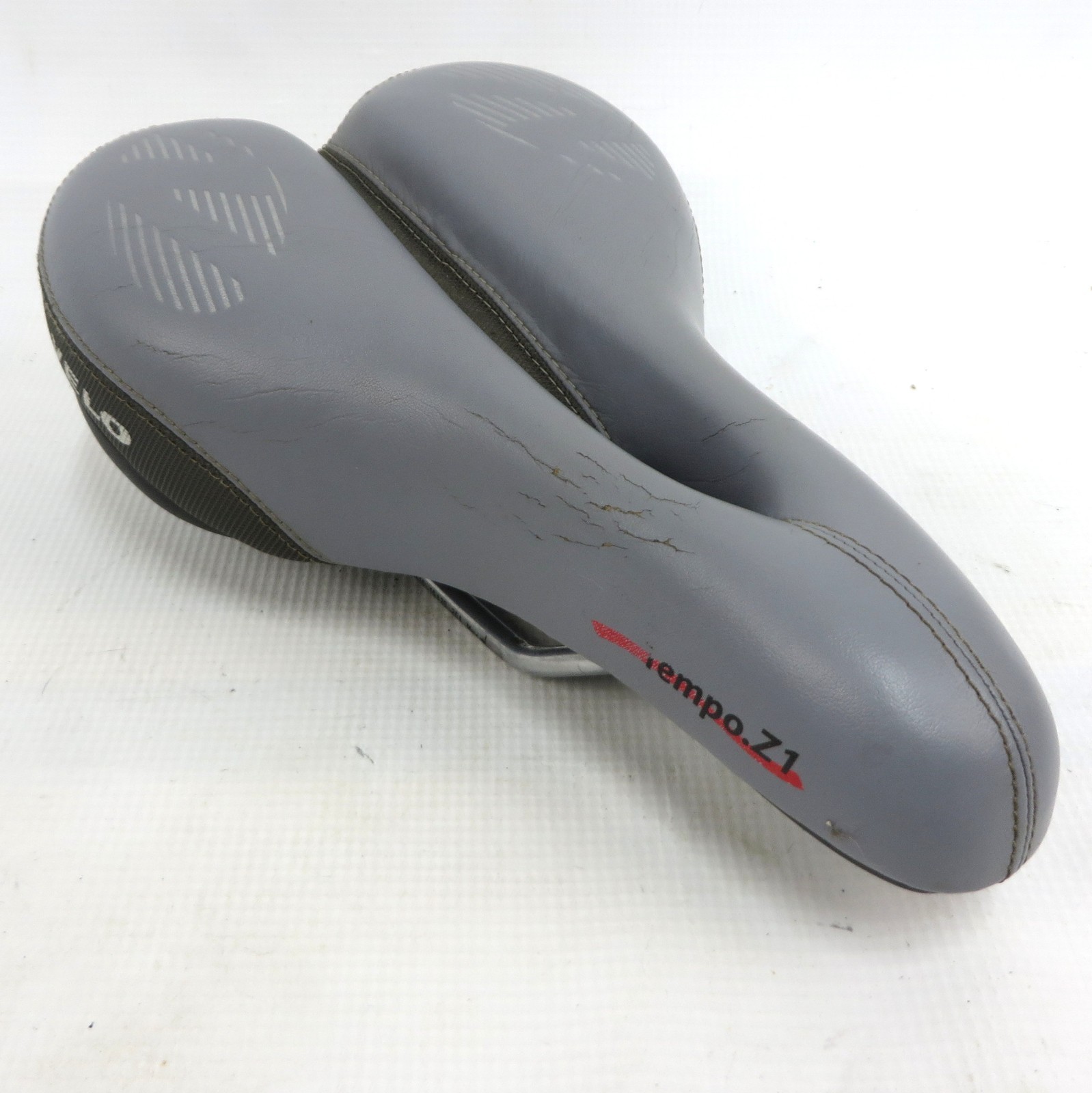 VELO TEMPO Z1 SADDLE Bike Seat 165x260mm 450g Gray D2 Plush Comfortable!