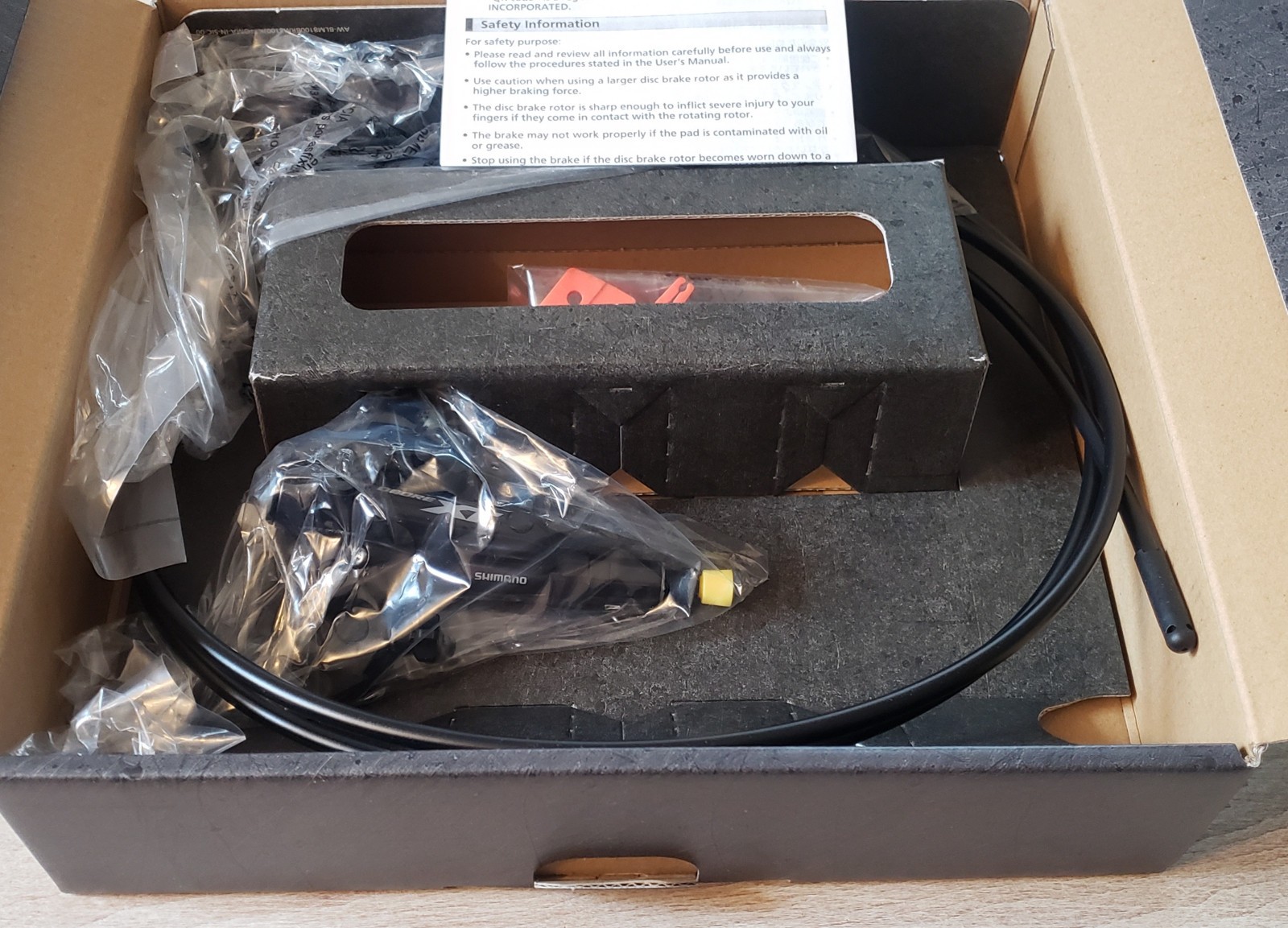 NEW! Shimano DEORE XT BL-M8100/BR-M8100 Disc Brake Lever Rear 2-Piston.