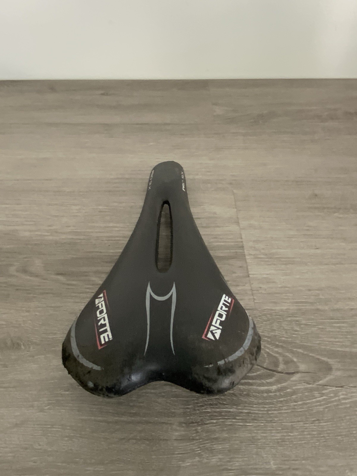FORTE PRO SLX ROAD BIKE SADDLE TITANIUM STAYS 206 GRAMS 128 MM X 272 MM